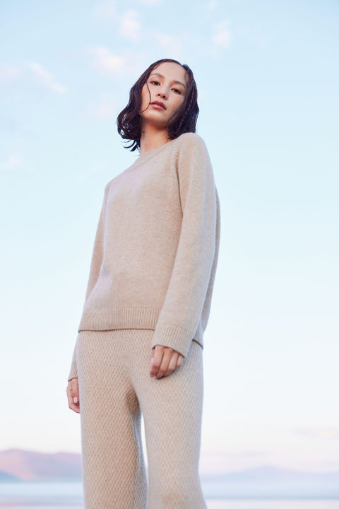 Weite Ajour-Strick Kaschmir-Hosen, Editorial-Foto