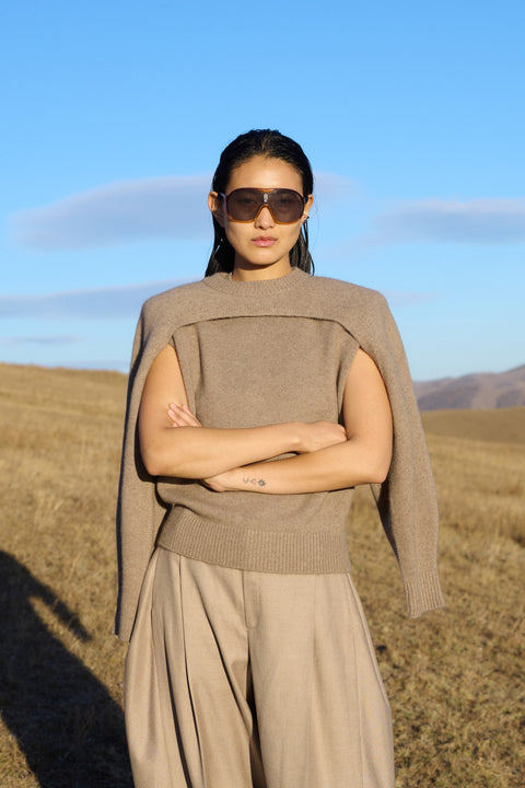 Kaschmir-Rundhals-Twinset in Aloe, Editorial-Foto
