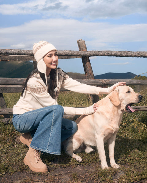 Kaschmirpullover mit nordischem Jacquardmuster und Rundhalsausschnitt, Editorial-Foto