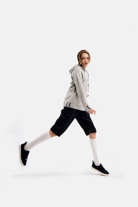 Kaschmir-Hoodie in Schwarz, Editorial-Foto
