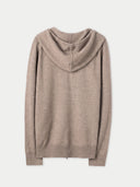 Rückseite des Zip-Hoodies in Taupe als Flatlay, Kapuze und gerippter Saum im Detail