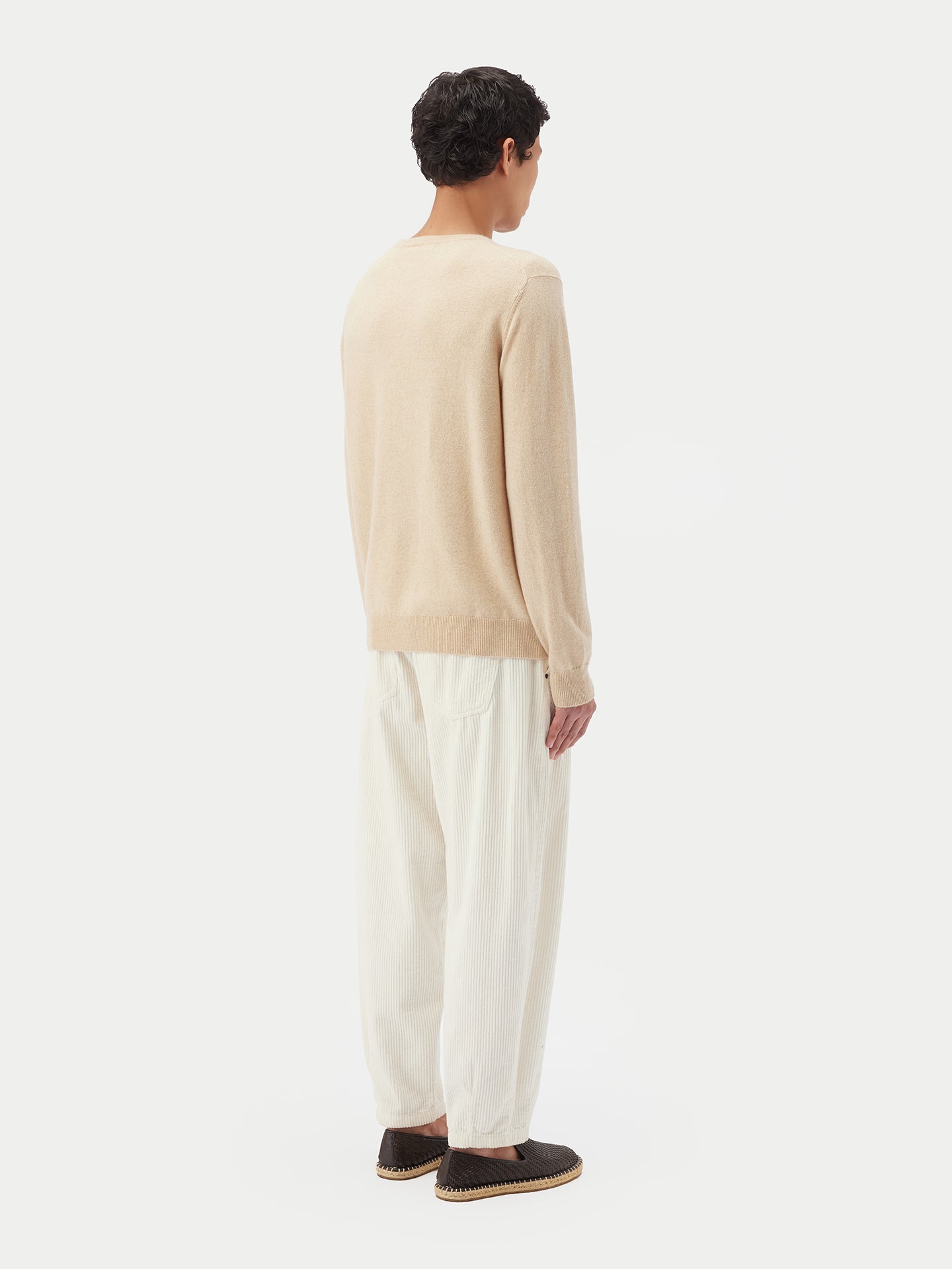 Naturfarbe Basic Kaschmirpullover mit R-Ausschnitt