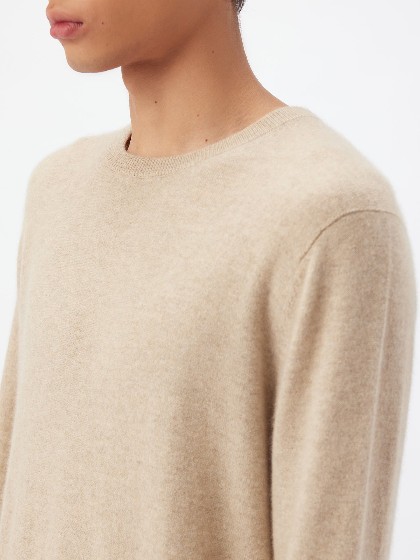 Naturfarbe Basic Kaschmirpullover mit R-Ausschnitt