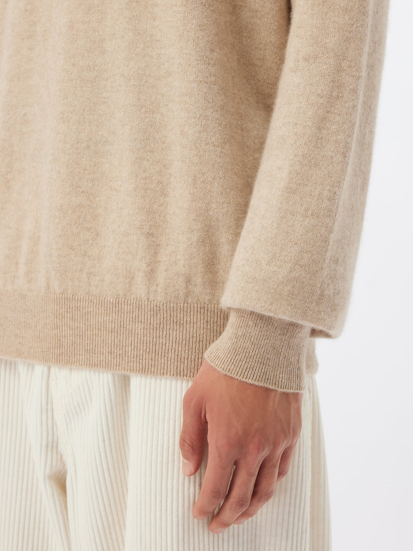 Naturfarbe Basic Kaschmirpullover mit R-Ausschnitt