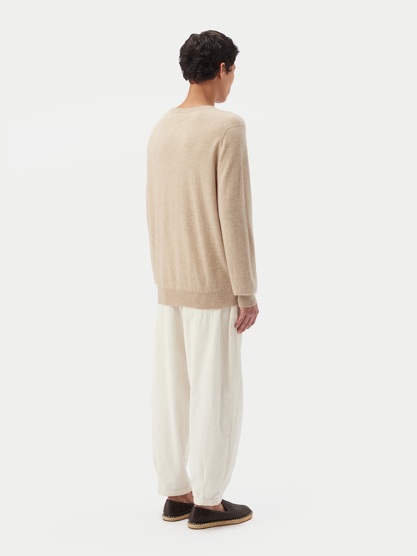 Naturfarbe Basic Kaschmirpullover mit R-Ausschnitt