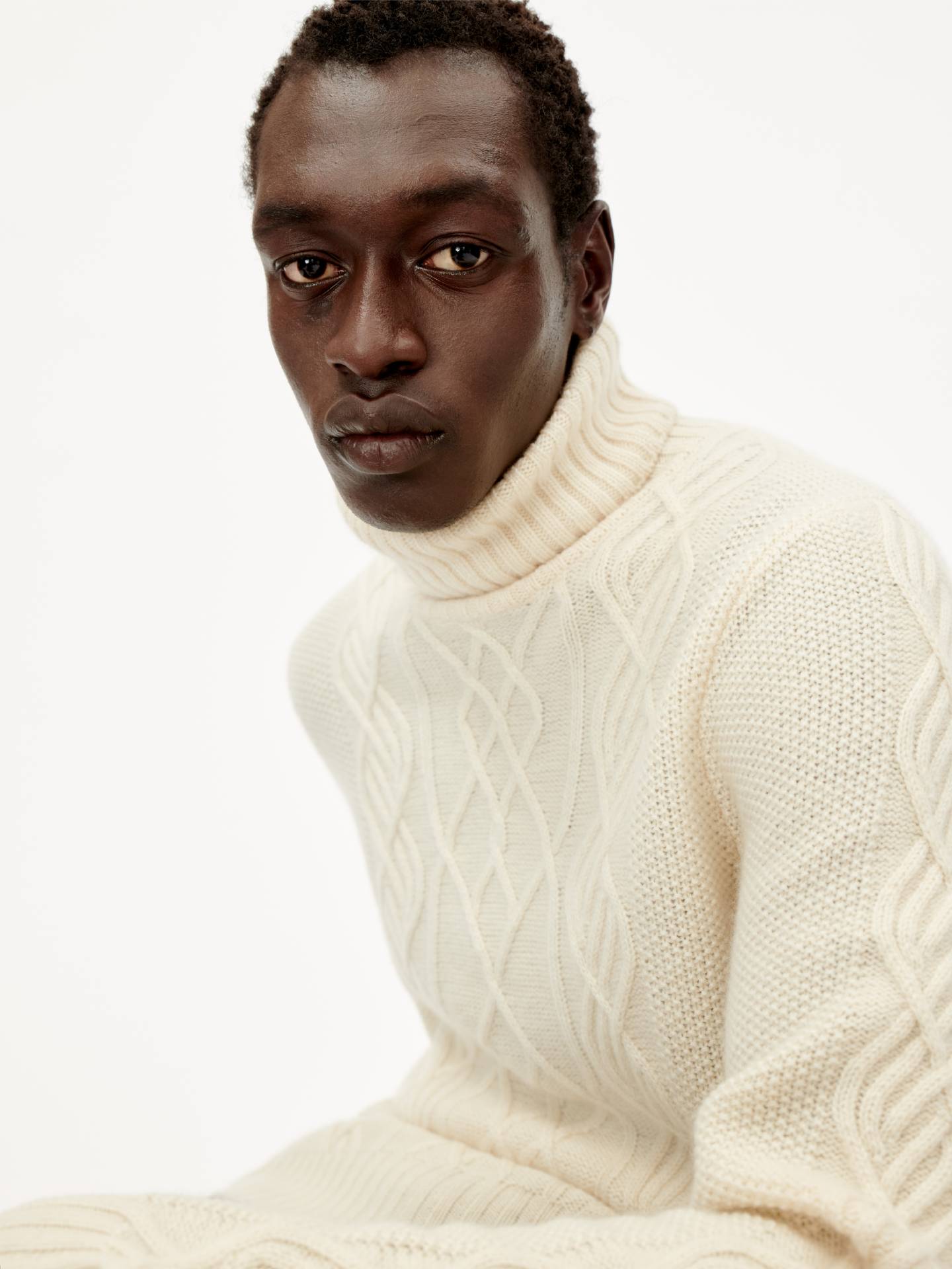 Herren T-Ausschnitt Mit Zopfmuster Aus Kaschmir Weiß - Gobi Cashmere