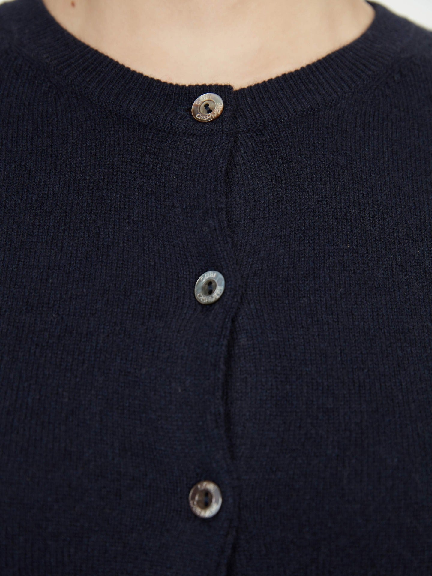 Damen Kaschmir R-Ausschnitt Strickjacke mit Knöpfen Deepwell - Gobi Cashmere