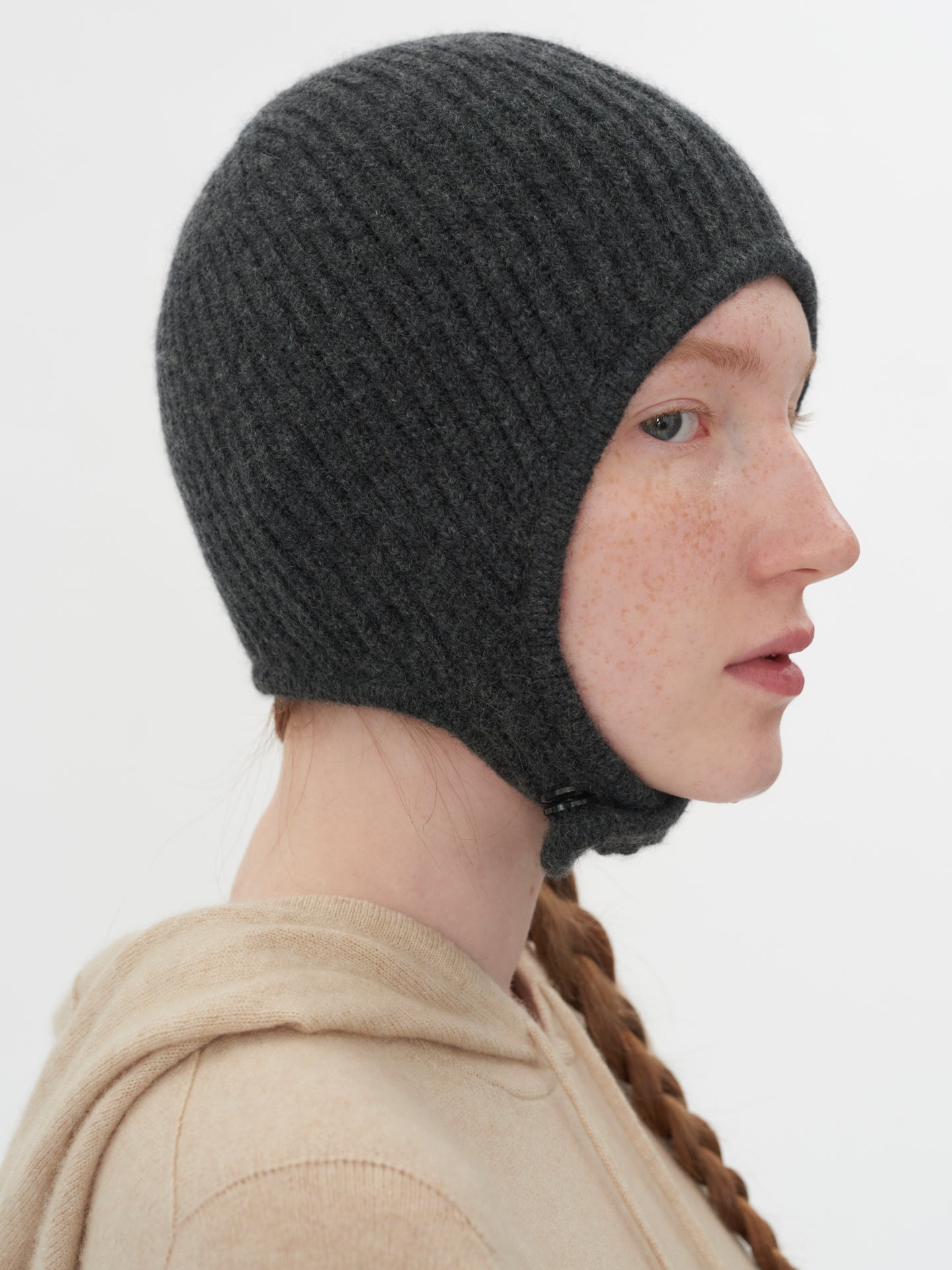 Damen Kaschmir Gestrickte Aviator-Mütze Holzkohle - Gobi Cashmere