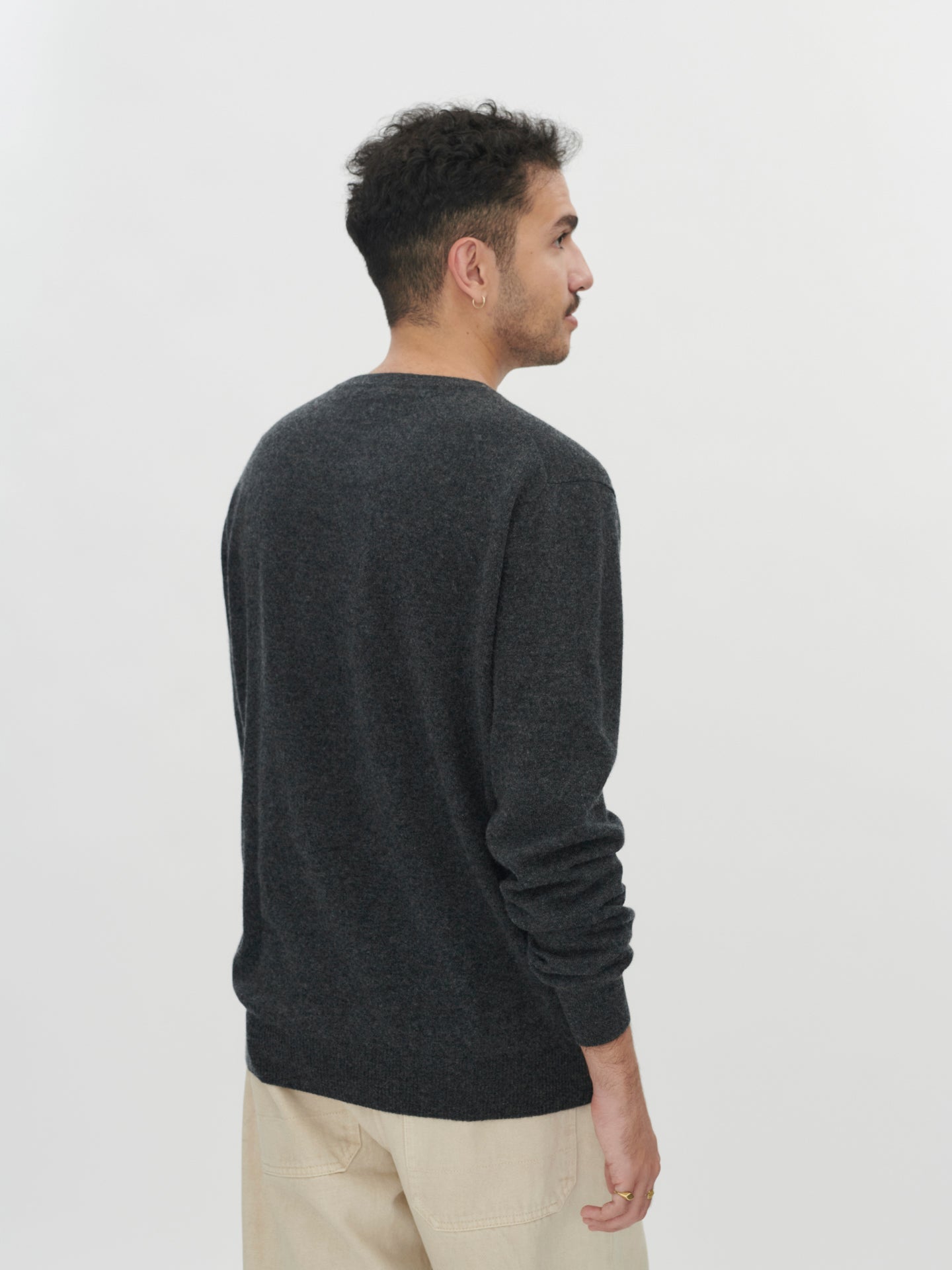 Men's Cashmere Henley C-neck Charcoal- Gobi Cashmere