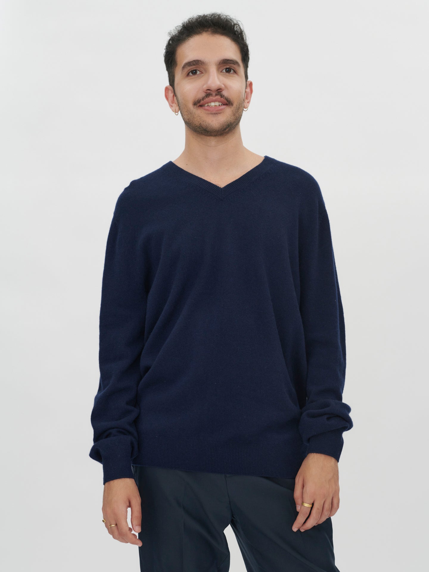 Herren Kaschmir Basic V-Ausschnitt Pullover Marineblau - Gobi Cashmere