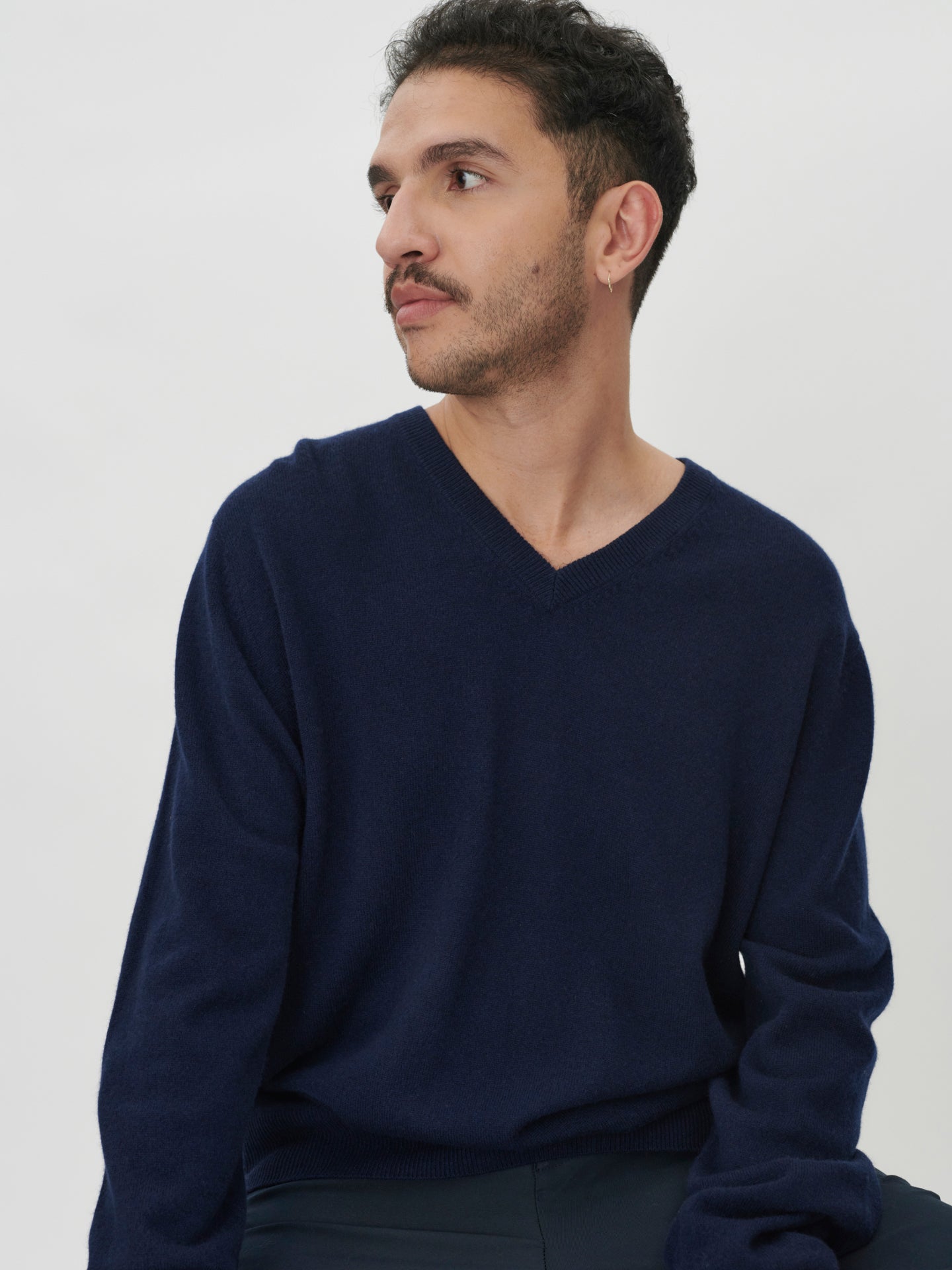 Herren Kaschmir Basic V-Ausschnitt Pullover Marineblau - Gobi Cashmere