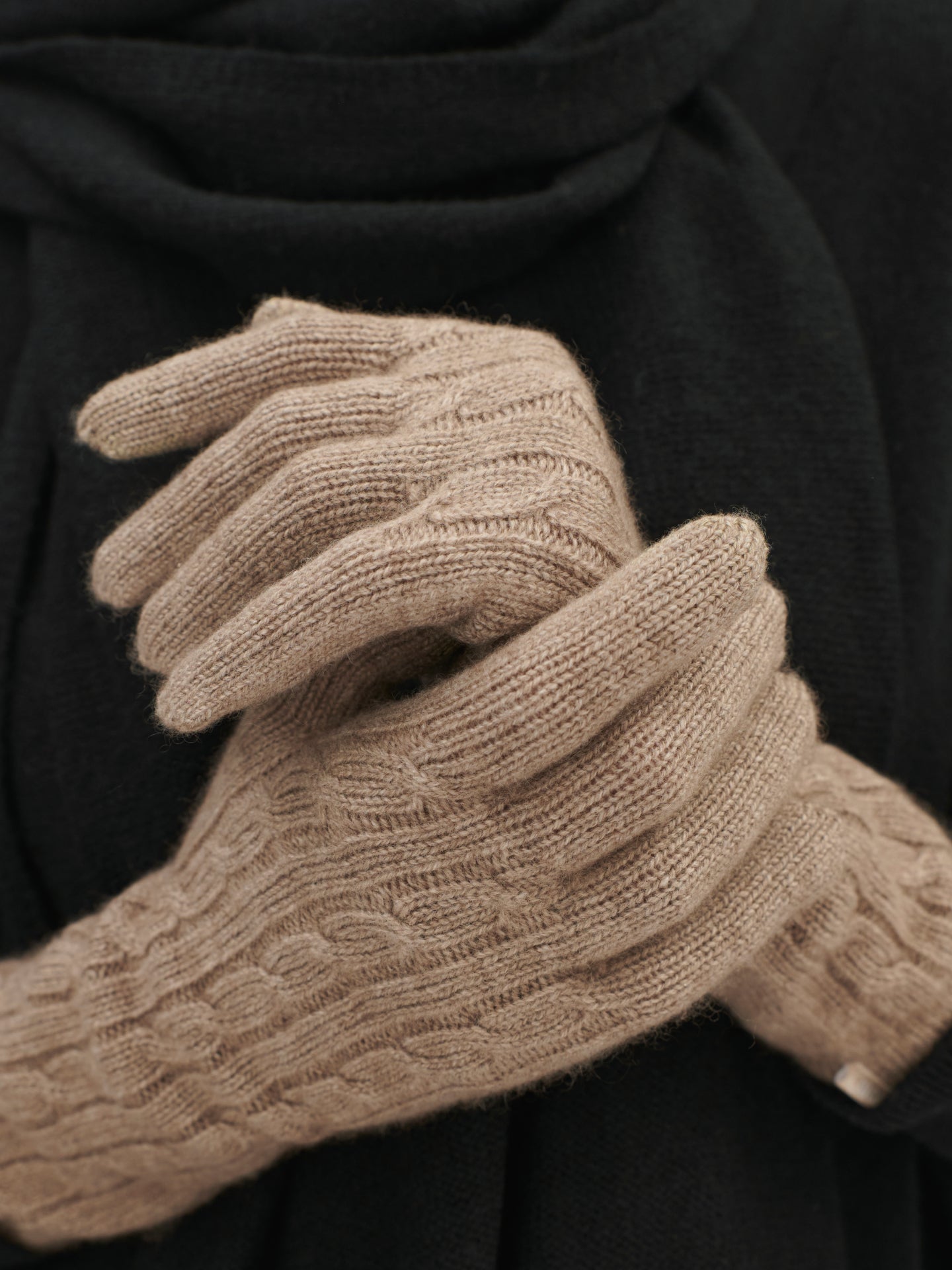 Unisex Handschuhe Mit Zopfmuster Aus Kaschmir Taupe - Gobi Cashmere