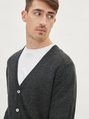 Herren Kachmir V-Ausschnitt Strickjacke Mit Knöpfen Holzkohle - Gobi Cashmere