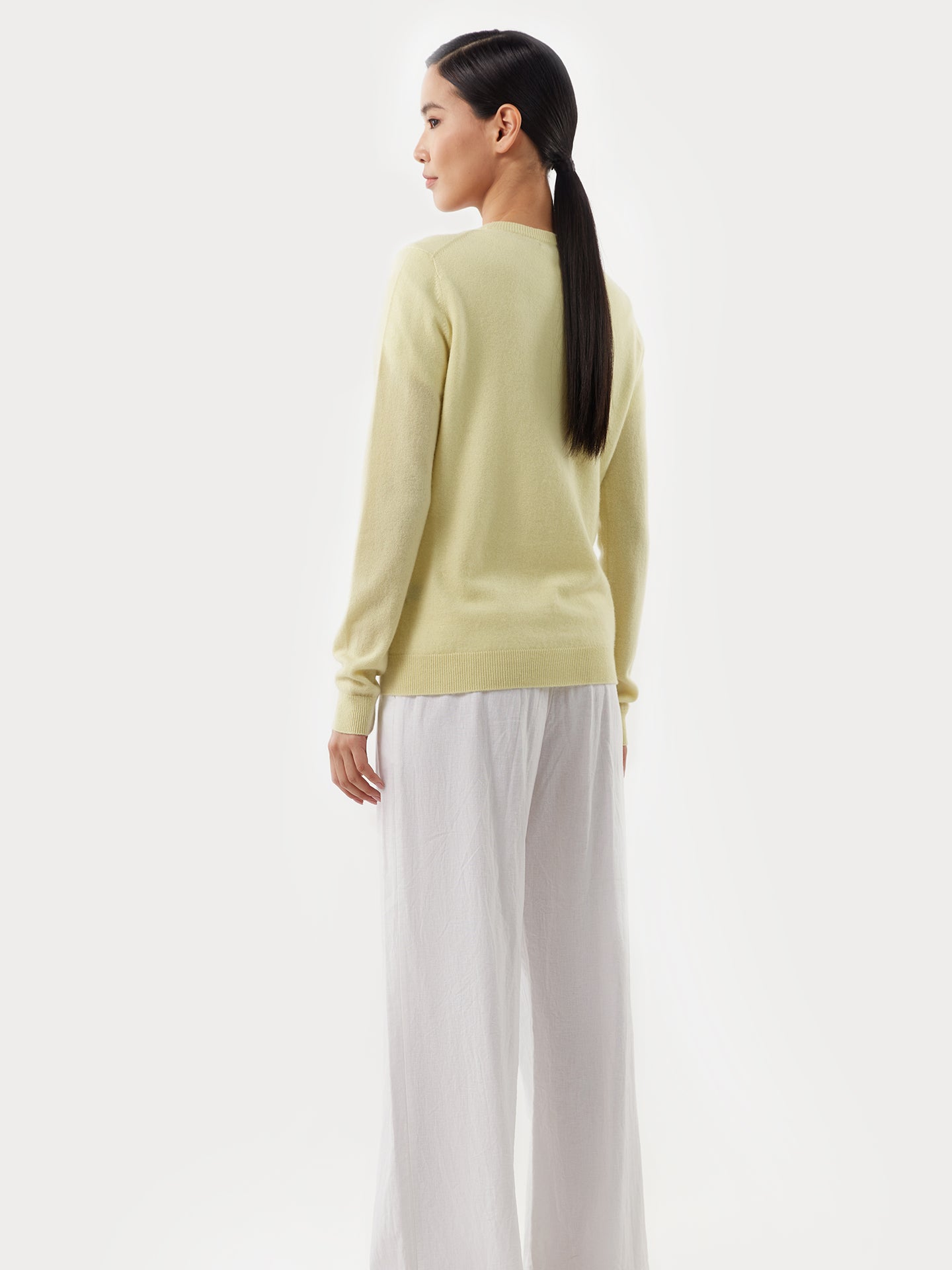 Damen Kaschmir V-Ausschnitt Strickjacke mit Knöpfen tender yellow - Gobi Cashmere
